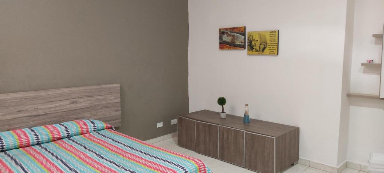 Hostal Komfort Медельїн Екстер'єр фото