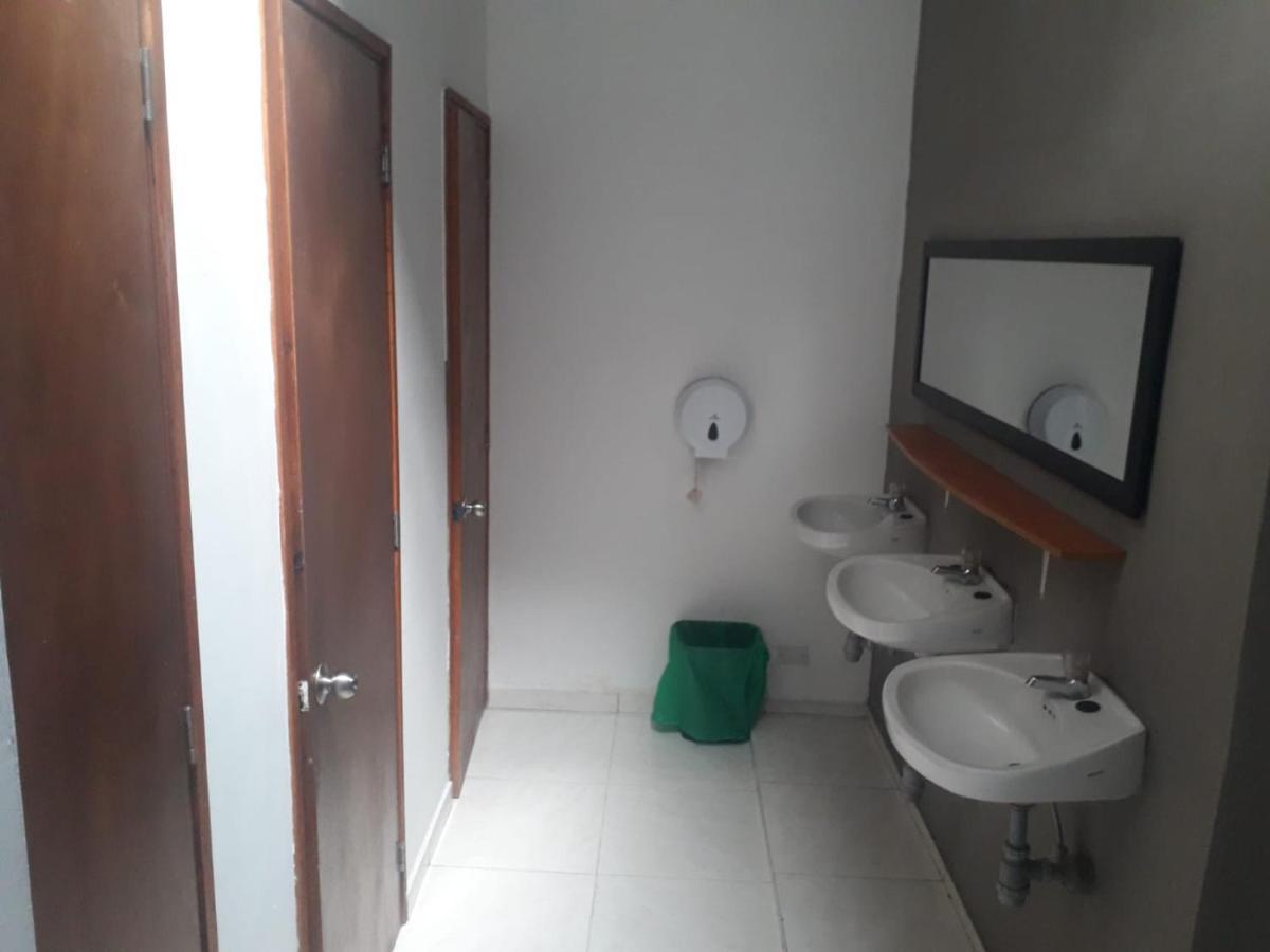 Hostal Komfort Медельїн Екстер'єр фото
